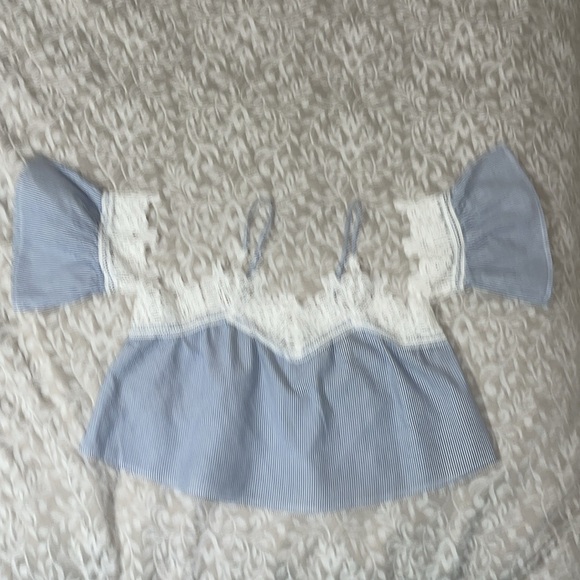 Cold shoulder crop top perfect for summer! - Picture 7 of 10